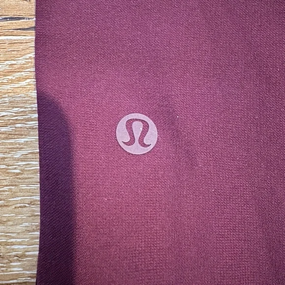 Lululemon On the Fly Jogger *Woven in Cassis NWT